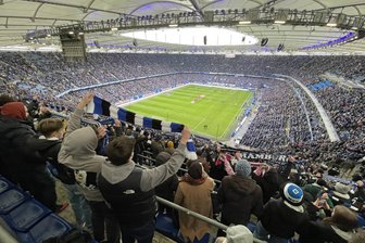 Von Tanne Thalheim in die Bundesliga: Warum eine junge Erzgebirgerin vor 57.000 Fußballfans spielt - Der Hexenkessel Volksparkstadion Hamburg fasst 57.000 Zuschauer.
