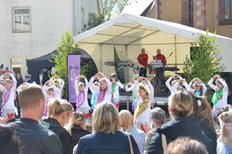 Von Tanztraum bis Kremserfahrt zum Klein-Erzgebirge: Was in Oederan am Kindertag so los ist - Der Tanztraum Oederan eröffnete 2024 den Tag der erneuerbaren Energien.