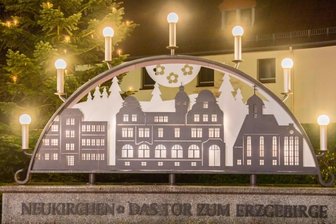 Von Verein geschaffen: Neukirchens Schwibbogen -