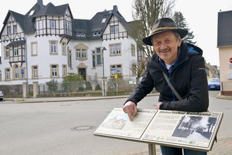 Von verlorenen Gebäuden und überraschenden Geschichten: Neuer Rundweg zeigt Thalheim im Wandel - Uwe Lindner ist Vorsitzender des Heimatkundlichen Vereins. Die Thalheimer haben einen historischen Rundweg entwickelt. Vor Ort ist zu sehen, wie sich Thalheim an verschiedenen Stellen verändert hat.