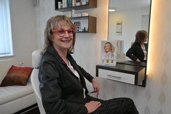 Von verwehten Brautschleiern und Zahnweh: Mülsener Friseurmeisterin blickt 125 Jahre zurück - Am 4. April feiert Inhaberin Eva Schebitz den 125. Geburtstag des Friseurgeschäfts Uhlig in Mülsen.