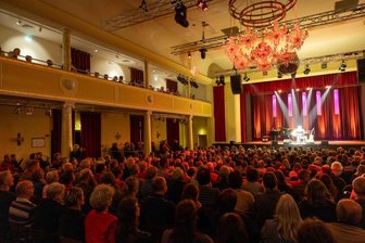 Von Wahldebatten bis Energie und Sachsens Persönlichkeiten: Vier Tipps für die Woche in Mittelsachsen - In Freibergs Kulturtempel Tivoli findet am Dienstag kein Konzert, dafür aber die Debatte zur Landratswahl statt.
