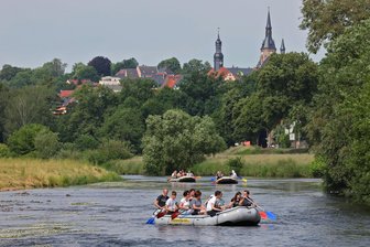 Von Waldenburg aus die Mulde per Schlauchboot erkunden - Schlauchboottouren führen von Waldenburg auf der Zwickauer Mulde Richtung Wechselburg.