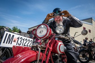 Von Waldheim bis Augustusburg: Historische Motorräder erobern die Region - Heiko Einer ging bei der Oldtimerrallye Kriebstein mit einem D-Rad von 1928 an den Start.