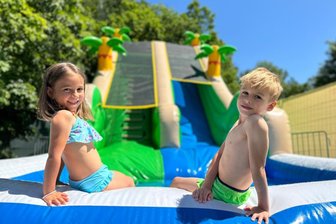 Von Wasserrutsche bis Schulanfang: Was es in den Freizeitparks zwischen Chemnitz und Dresden im Sommer Neues gibt - Im Freizeitpark Oskarshausen in Freital gibt es neuerdings eine Wasserrutsche und weitere Planschmöglichkeiten.