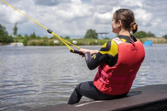 Von Wasserski bis Gokart: Ausflugstipps für Erzgebirger unter einer Autostunde - Innerhalb eines Tages Wasserskifahren lernen? Jan Palaty vom Wasserskipark Rossau sagt, das sei möglich. Er lädt Erzgebirger zum Testen ein. Und es geht noch mehr.