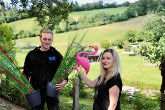 Von wegen Langeweile im Erzgebirge: DJ-Festival feiert Premiere in Freibad - Belinda Seifert und Nick Weißer stecken in den letzten Vorbereitungen für das Festival im Freibad Mildenau.
