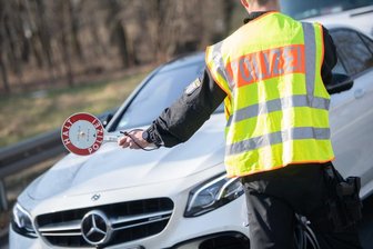 Von wegen Parkplatz-Chaos in Aue: Polizei zieht positives Fazit zu FCE-Spiel - Die Polizei zieht zum FCE-Spiel ein positives Fazit. Größere Parkplatzprobleme in Aue gab es diesmal nicht.