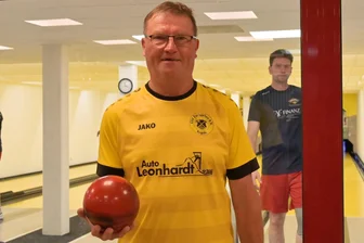 Von wegen Sommerpause: Aufsteiger aus dem Erzgebirge trainiert schon fleißig für die Verbandsliga - Stephan Thomalla ist Mannschaftsleiter der Oldie-Kegler aus Zschorlau. Sie sind aufgestiegen.