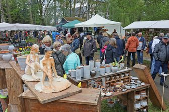 Von wegen tote Hose: Worauf man sich in Werdau und Crimmitschau in diesem Jahr freuen kann - Um die 50 Töpfereien präsentieren sich am 2. und 3. Mai in Crimmitschau-Gablenz an den Teichen zum 33. Westsächsischen Töpfermarkt.