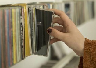 Von wegen tote Scheibe: 10 Gründe, warum man jetzt CDs kaufen sollte! - Greifen Sie unbedingt wieder zur CD!