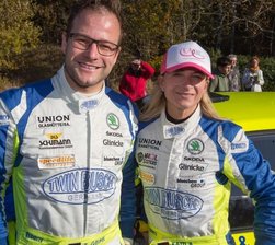 Von wegen undankbarer vierter Platz - Haben nach einer tollen Heimrallye gut lachen: Philipp Geipel und seine Beifahrerin Kathrin Becker-Brugger.