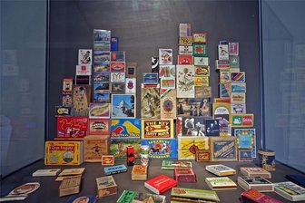 Von Welthölzern bis zu Werbegags: Ausstellung von Streichholzschachteln aus aller Welt im Projekt 46 in Zwickau - Ein Teil von Jana Schreiters Sammlung wurde in Lichtenstein beim Festival „Begegnungen“ gezeigt.