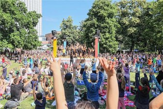 Von Yoga bis Jazz: Parksommer an der Stadthalle eröffnet - Schon 2022 wurde im Stadthallenpark der Parksommer mit dem Musikpicknick eröffnet.