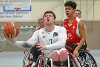 Von Zwickau zum EM-Turnier - Nicht nur gegen Köln erfolgreich: Edgaras Ciaplinskas (weißes Trikot) von RB Zwickau will demnächst gegen Deutschland, Polen, Schweiz, Frankreich und Spanien punkten.