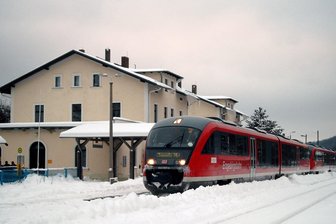 Vor 20 Jahren: Neustart für die Flöhatalbahn - Als am 29. Januar 2005 von Olbernhau wieder Züge nach Chemnitz fuhren, war der Bahnhof mit einer dicken Schneeschicht überzogen.