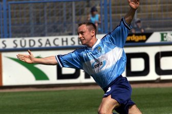 Vor 25 Jahren: Als „Tetze“ das letzte Zweitliga-Tor des Chemnitzer FC schoss - Alexander Tetzner jubelt: Am 13. Mai 2001 erzielte er für den CFC in der 2. Fußball-Bundesliga das 1:0-Siegtor gegen Arminia Bielefeld.