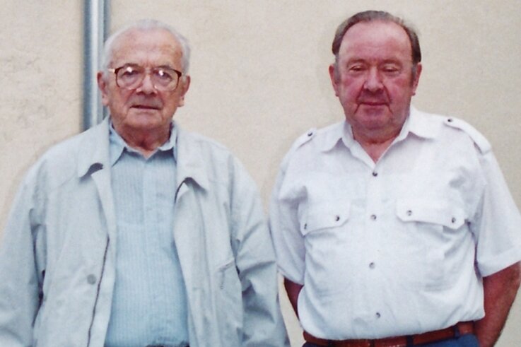 Vor 50 Jahren: Idee eint Eisenbahnfreunde - Gerhard Lang (l.) und Martin Bias gehörten 1972 zu den Vätern der Schauanlage, die heute Sächsisches Schmalspurbahn-Museum ist. 