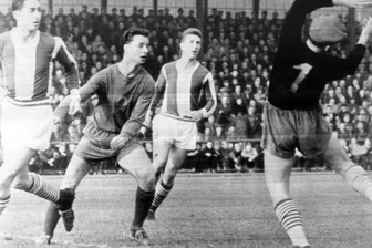 Vor 65 Jahren abgesagte Europapokal-Partie: Erzgebirge Aue reist zum Auswärtsspiel nach Nordirland - Nach dem kampflosen Weiterkommen gegen Glenavon traf die Mannschaft des SC Wismut Karl-Marx-Stadt, hier zu sehen, auf Rapid Wien.