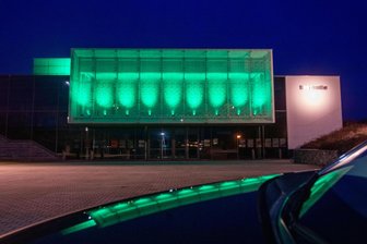 Vor AfD-Wahlkampfveranstaltung in Plauen: Demokratiebündnis plant Kundgebung - In der Plauener Festhalle findet am Dienstagabend eine AfD-Wahlkampfveranstaltung statt. Auf dem Parkplatz neben der Halle hat das Demokratiebündnis eine Kundgebung angemeldet.