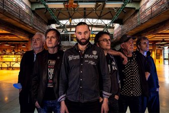 Vor Auftritt im Erzgebirge: Wolf-Rüdiger Raschke im Interview - Der Gründer der DDR-Band Karussell über Pläne und Rocker-Rente - Karussell sind (v.l.): Wolf-Rüdiger Raschke, Jan Kirsten, Joe Raschke, Benno Jähnert, Reinhard Huth, Moritz Pachale