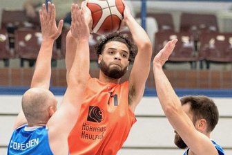 Vor dem Derby: Dittersbacher Basketballer gehen an der Elbe baden - Gelungene Premiere: Kanna Dhulipudi feierte bei seinem Landesliga-Debüt mit dem ATSV einen klaren Sieg. Der junge Inder studiert an der Bergakademie und spielt eigentlich in der zweiten Mannschaft. 