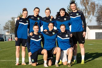 Vor dem Pokalfinale in Flöha: Das sind die mittelsächsischen Fußballerinnen beim Chemnitzer FC - Chayenne Eulitz, Lina Hertel, Davina Graf, Nancy Kiesewalter, Franziska Frohs (o. v. l.) sowie Annabelle Richter, Jennifer Menzl und Marlen Jaschke (u. v. l.) freuen sich auf das Finale.