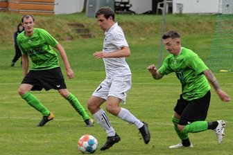Vor dem Rückrundenstart winkt die Tabellenführung - Der Lichtensteiner Kevin-Pal Petrovics und sein Team setzten sich am dritten Spieltag gegen Reinsdorf-Vielau durch. Sollte das am Sonntag gegen den SV Planitz gelingen, wären sie der neue Tabellenführer. 