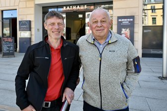 Vor dem Zwickauer Sparkassen-Stadtlauf: Wieso die 16. Auflage eine sehr besondere wird - Seit vielen Jahren trägt Dietmar Hallbauer (r.) beim SV Vorwärts Zwickau und damit auch beim Stadtlauf die Verantwortung. Bald soll Remo Barthel in seine Fußstapfen treten.
