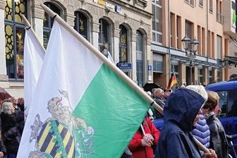 Vor Demo in Zwickau: AfD und "Freie Sachsen" bald ganz dicke Freunde? - Anhänger der "Freien Sachsen" in Zwickau.