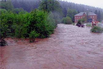 Vor genau zehn Jahren:  Land unter an der Zwickauer Mulde im oberen Vogtland - Morgenröthe-Rautenkranz am Morgen des 2. Juni 2013: Der Pegel am Zusammenfluss von Großer Pyra und Zwickauer Mulde betrug 2,70 Meter.