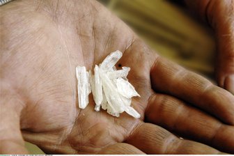 Vor Gericht: Mutter aus Erzgebirge soll minderjähriger Tochter Crystal Meth überlassen haben - Der Konsum von Methamphetamin – Crystal Meth, eine kristalline, weiße Substanz – ist auch im Erzgebirge gestiegen.
