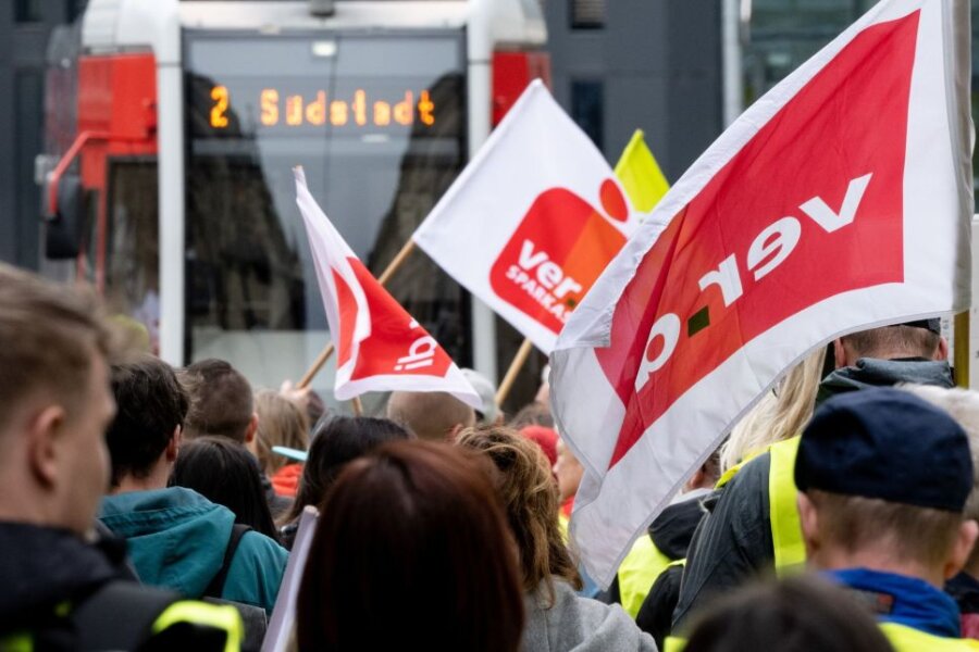 Vor Warnstreiktag: Arbeitgeber attackieren Gewerkschaften - An diesem Montag soll der Verkehr in ganz Deutschland umfassend bestreikt werden.