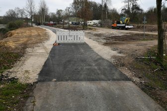 Vorbereitung für das Krematorium in Penig: Warum der Radweg verlegt werden muss - Im Gewerbegebiet Wernsdorf muss der Radweg verlegt werden - für das Krematorium.