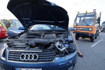 Vorfahrt an der B 173 bei Lichtenstein missachtet: Drei verletzte Personen - Ein Audi und ein Multicar sind am Dienstagnachmittag auf der B 173 bei Lichtenstein kollidiert.