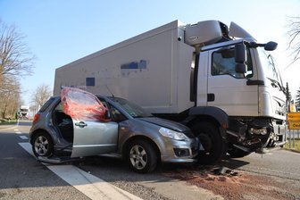 Vorfahrt-Falle an der „Räuberschänke“ in Oederan: Wird die Unfallkommission aktiv? - Erst kürzlich kollidierte ein Pkw auf der Kreuzung „Räuberschänke“ mit einem Lkw.