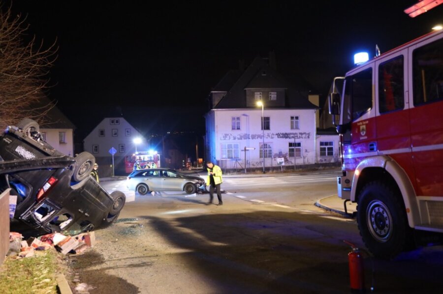 Vorfahrt genommen: Schwerer Unfall auf der S223 in Waldkirchen - Unfallstelle Waldkirchner Straße