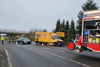 Vorfahrt nicht beachtet: Kreuzungsbereich nach Unfall in Lichtentanne kurzzeitig voll gesperrt - Die Vorfahrt nicht beachtet: Die Straße in Lichtentanne musste gesperrt werden.