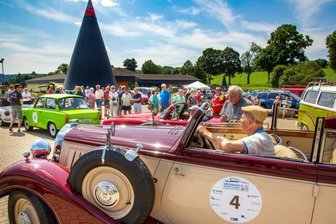 Vorfreude auf dreimal Rallye - Im Crottendorfer Räucherkerzenland machte die Sächsische Meister-Classic Station. Die Premiere der Rallye kam sehr gut an. 