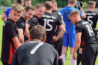 Vorfreude auf knüppelharte Saison - Gute Laune kurz vor dem Start: Mit einem Kader von 21 Spielern starten die Flöhaer in die neuer Saison der Landesklasse West. 