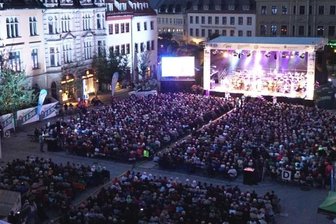 Vorfreude aufs "Heimspiel": Classics wieder im Stadtzentrum - Nach zwei Jahren unter Coronabeschränkungen auf der Freilichtbühne kehrt "Classics unter Sternen" wieder auf den Hauptmarkt zurück. Diesmal allerdings ohne die Absperrzäune zu den Cafés. 
