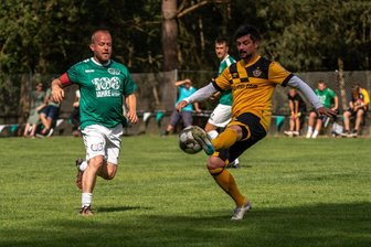 Vorfreude in Hirschfeld: Dynamo Dresden kommt zum Vereinsjubiläum - Beim Hetzdorfer SV gewann die Traditionself von Dynamo Dresden um Alexander Ludwig (rechts) Anfang Juni 10:2.