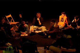 Vorhang auf für Menschenrechte: Junge Perspektiven beim Chemnitzer Filmfestival - Austausch der Jugendfilmjury nach der Filmvorführung „Overcoming the Darkness" (2022) bei einer Recherchereise nach Prag