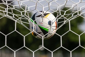 Vorjahressieger nun Ausrichter: Security-Experten aus Aue suchen Fußballteams - Der Firmencup lockt am 30. Oktober Freizeitkicker verschiedener Unternehmen nach Lauter. Noch werden Teams gesucht.