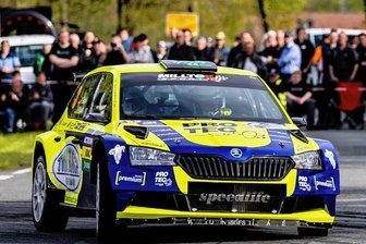 Vorm Saisonfinale: Plauener liegt auf der Lauer - Das Foto zeigt Philip Geipel und Katrin Becker im Skoda Fabia während einer Wertungsprüfung der Rallye Sulingen. Kriegt die Besatzung jetzt auch in der Meisterschaft noch die Kurve?