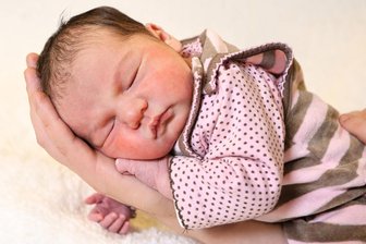 Vornamens-Hitlisten 2023 im Vogtland: Zwei Kinder ohne Geschlechtsangabe beurkundet - Wohlklingende Namen stehen im Vogtland hoch im Kurs. Die kleine Melodie kam im Plauener Klinikum am 6. Januar auf die Welt.