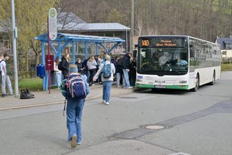 Vorschläge liegen auf dem Tisch: Wie kann der Nahverkehr in Mülsen attraktiver werden? - Von einer zentralen Umsteigehaltestelle in Mülsen würden auch Schüler profitieren, die auf die Busse angewiesen sind.