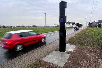 Vorsicht an der B 169: Mittelsachsens Superblitzer ist wieder da - Mittelsachsens Superblitzer an der B 169 ist wieder da - ein ganz neues Gerät