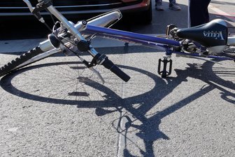 Vorsicht beim Fahrradfahren in Chemnitz: Polizei meldet mehrere Abbiege-Unfälle - Radfahrer sind besonders gefährdet im Straßenverkehr, wie drei Vorfälle in Chemnitz dokumentieren.
