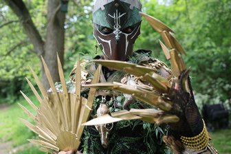 Vorsicht, Fettnäpfe: So (ver)kleiden Sie sich richtig für „Annotopia“ in Augustusburg - Gast mit Fantasy-Kostüm auf dem Wave-Gotik-Treffen: Wer bin ich?